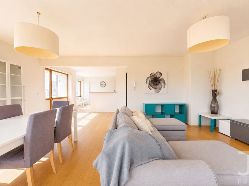 Gelegen vlak bij het Josaphatpark, Meiser en de belangrijkste handelszaken van de buurt, geniet dit appartement van een rustige en residentiële omgevi