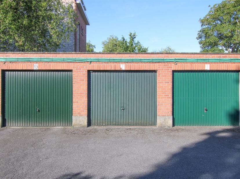 Garagebox te koop in de Min Vanden Peereboomlaan te Kortrijk.<br />
<br />
Goed gelegen, nabij St Paulusschool, centrum en station.
