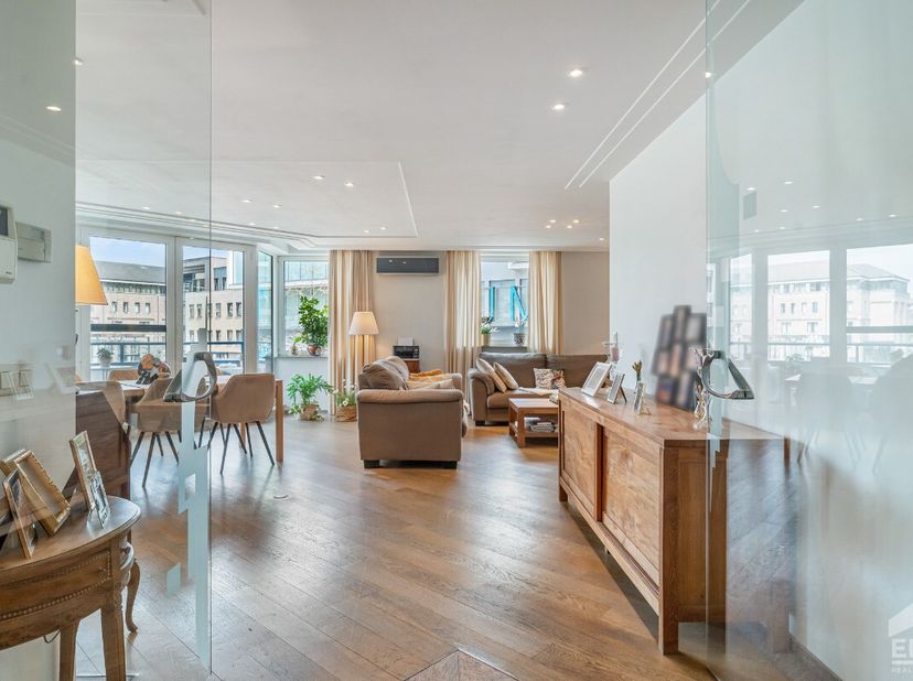 [[ DIT PAND NEEMT DEEL AAN DE ERA OPEN HUIZEN DAG OP 19/9 VAN 9:30 TOT 10:30 ]] Wonen aan de Molenpoort betekent genieten van het bruisende stadsleven