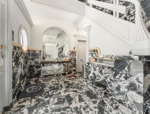                                         Maison de maître à vendre à Renaix, € 465.000
