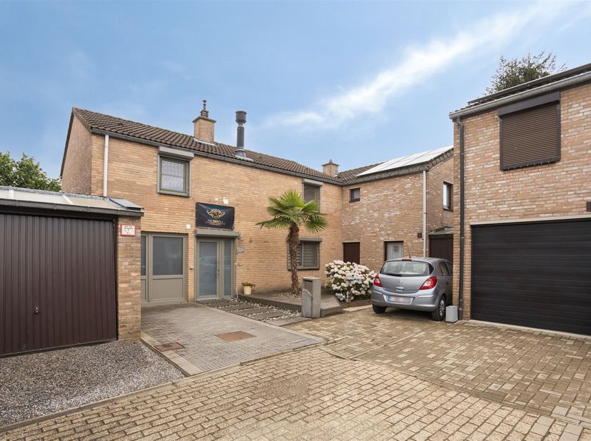 À VENDRE : Spacieuse maison familiale de 4 chambres à Houthalen !<br />
Cette maison bien entretenue, située au 30 Reimenhof, 3530 Houthalen, offre t