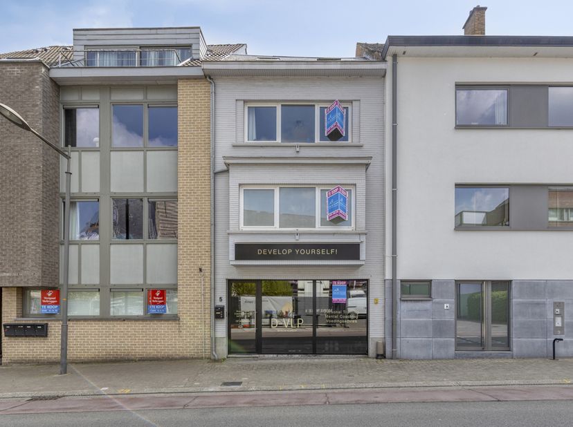 Huis te koop in Nieuwerkerken Dorp 5,
                    9320 Nieuwerkerken