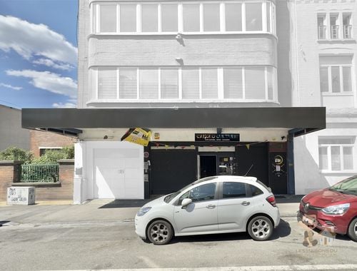                                         Bâtiment commercial à vendre à Charleroi, € 249.900
