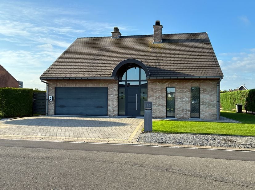 VRIJSTAANDE INSTAPKLARE VILLA<br />
<br />
Deze vrijstaande instapklare  4 gevelvilla ligt in het kleine gezellige Perk. <br />
<br />
Zeer rustige ce