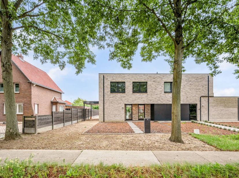 Huis te koop in Lummenseweg 13,
                    3580 Beringen
