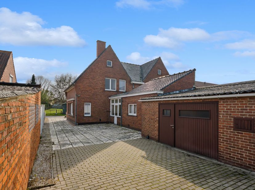 Bezoekdag op afspraak<br />
<br />
Bent u op zoek naar een charmante woning op een werkelijke toplocatie in het schilderachtige en unieke Machelen-aan