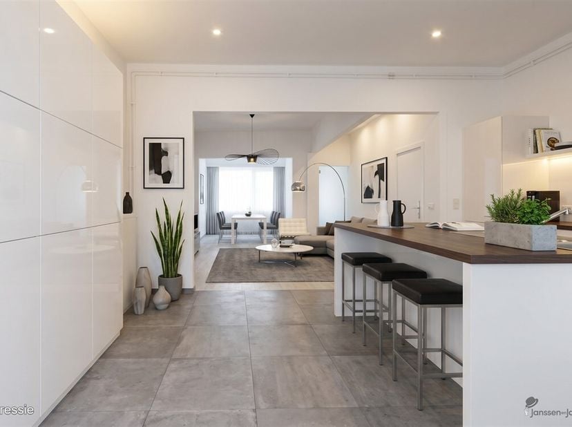 Deze charmante halfopen bebouwing is rustig gelegen in een aangename straat, op wandelafstand van openbaar vervoer en winkels. Deze woning biedt alle
