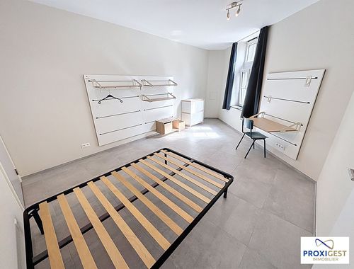                                         Studio met slaaphoek te huur in Namur, € 410
