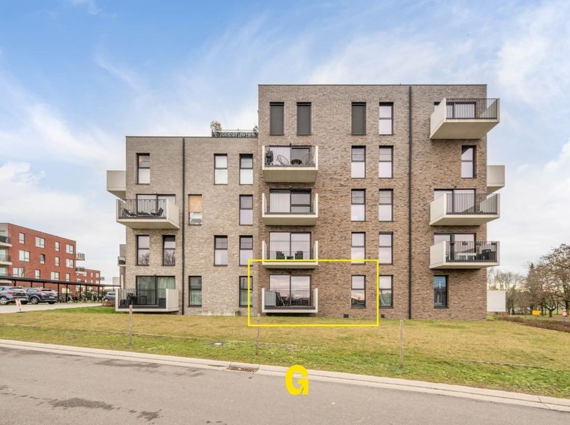 Dit recent 1-slaapkamer appartement bevindt zich op de gelijkvloerse verdieping van een recent opgericht gebouw, gelegen te Heuveldal. <br />
<br />
D