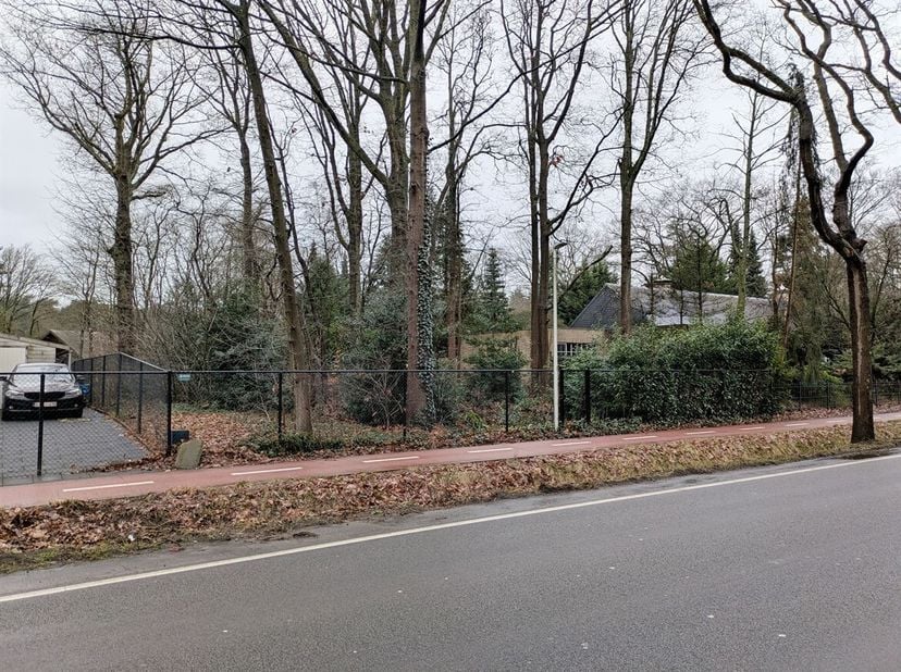 Centraal gelegen perceel bouwgrond van ca. 1.128m², met een straatbreedte van ca. 20m<br />
- Centraal gelegen tussen Essen-centrum en Wildert<br />
-