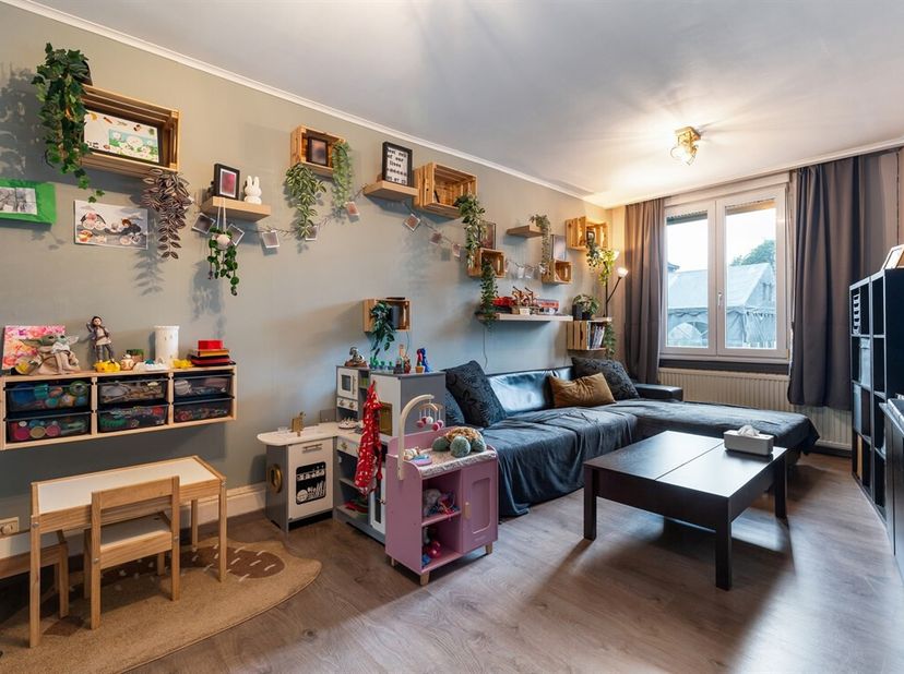 Charmante instapklare starterswoning met 3 slaapkamers, vlak bij Recreatiedomein De Schorre. <br />
De geadverteerde prijs is een vanaf prijs<br />
Hi