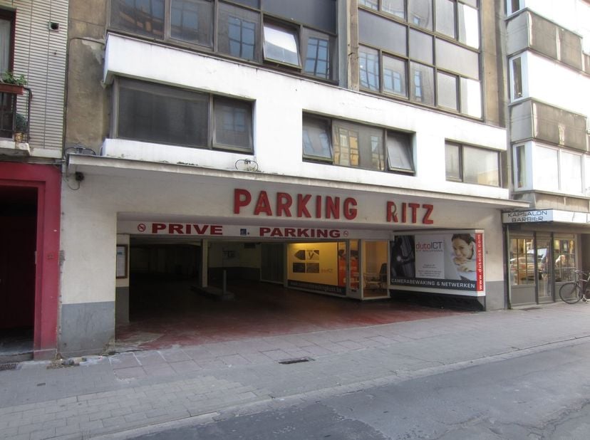 Garage te huur in Wittenonnenstraat PARKING RITZ 49 bus BOX 11,
                    8400 Oostende