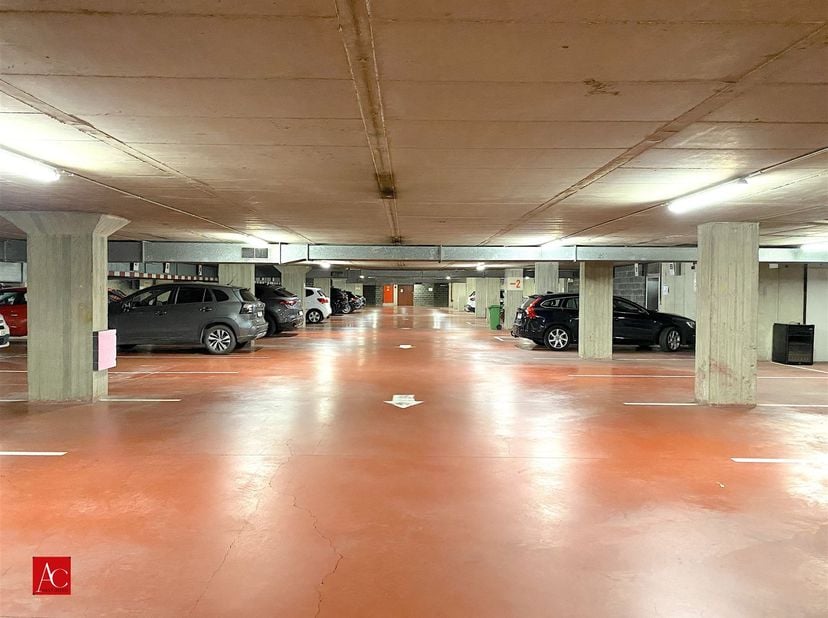 Zoekt u een veilige en comfortabele parkeerplaats in het centrum van Sint-Niklaas?<br />
Ontdek onze exclusieve parkeermogelijkheid in dit ondergrond
