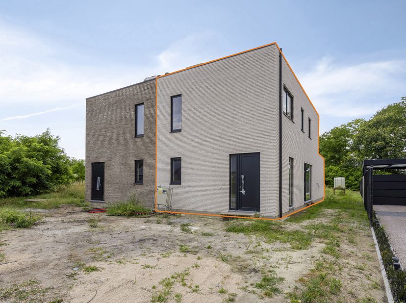 Bent u op zoek naar een energiezuinige nieuwbouwwoning met alle hedendaagse comfort? <br />
<br />
Deze moderne halfopen bebouwing is rustig gelegen o