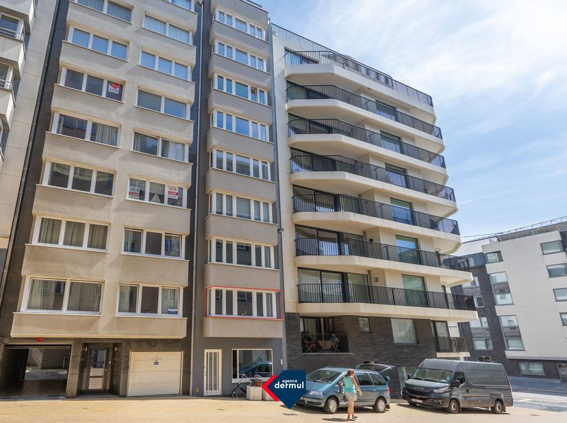 Dit prachtige twee slaapkamer appartement is gelegen in residentie Isigi op de eerste verdieping, en biedt een uitstekende kans om in stijl en comfort