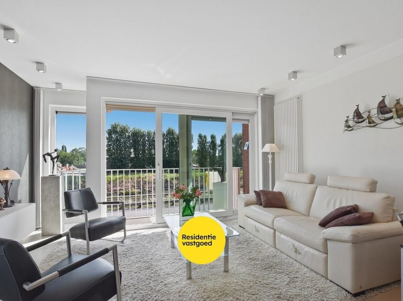 Instapklaar 2 slaapkamerappartement (57m²) met zicht op de vaart in Nieuwpoort-Stad.<br />
Prachtig verzorgd tweeslaapkamerappartement (2014) op een r