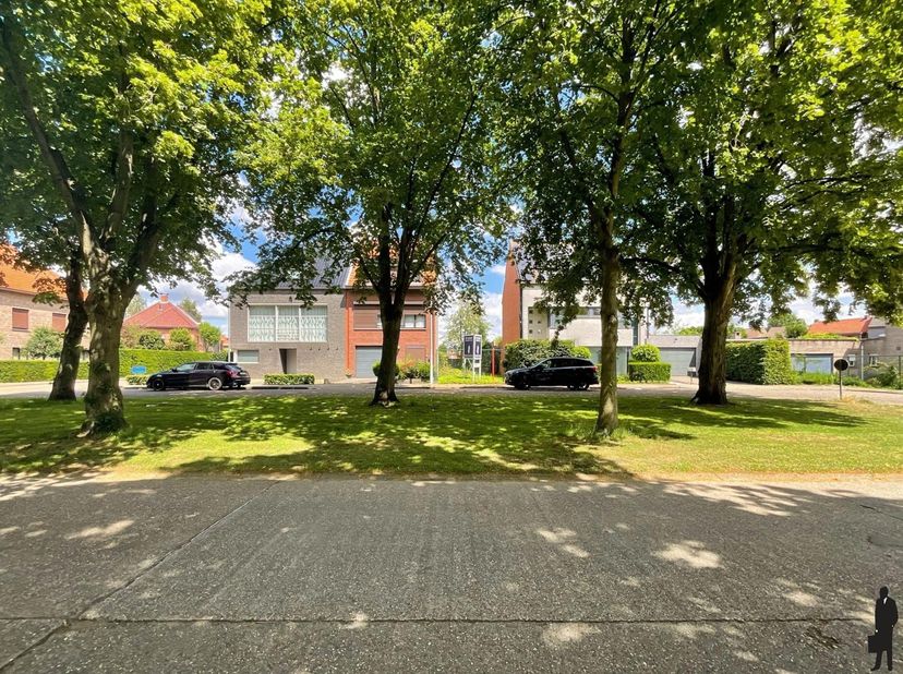 Perceel bouwgrond aan de gegeerde en groene Albertdreef van ca. 168 m²! <br />
Bebouwbaar volgens de basisbouwnorm:<br />
-Kelder<br />
-Gelijkvloers: