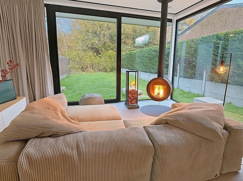 Achat à 6% de TVA possible. Découvrez cette maison neuve au style moderne qui allie parfaitement confort, qualité et esthétisme. Récemment construite,