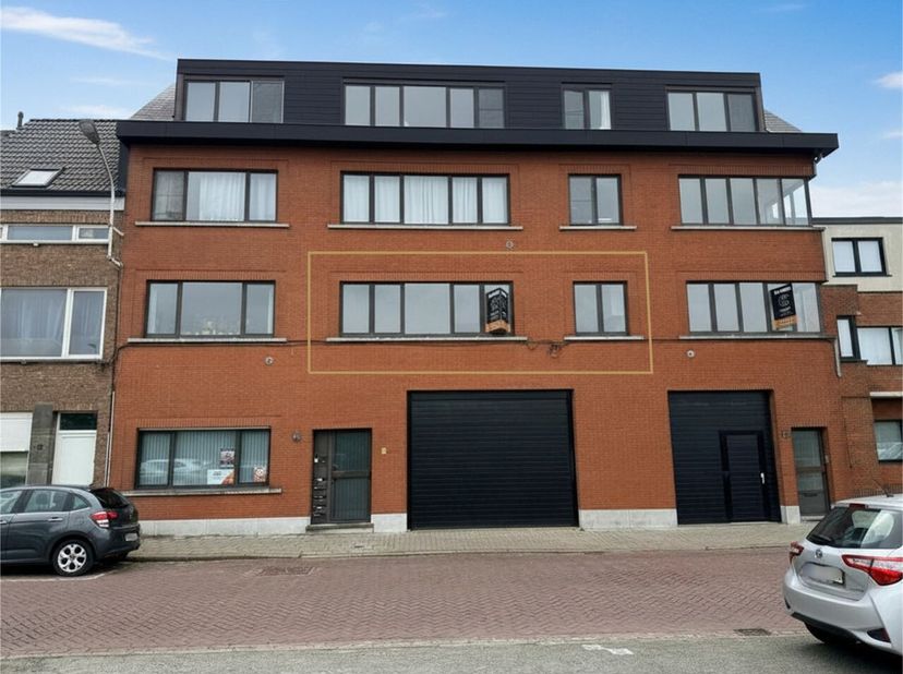 Dit ruim appartement met twee slaapkamers en een bewoonbare oppervlakte van 92 m² is gelegen op een zeer centrale locatie aan het station van Lier. He