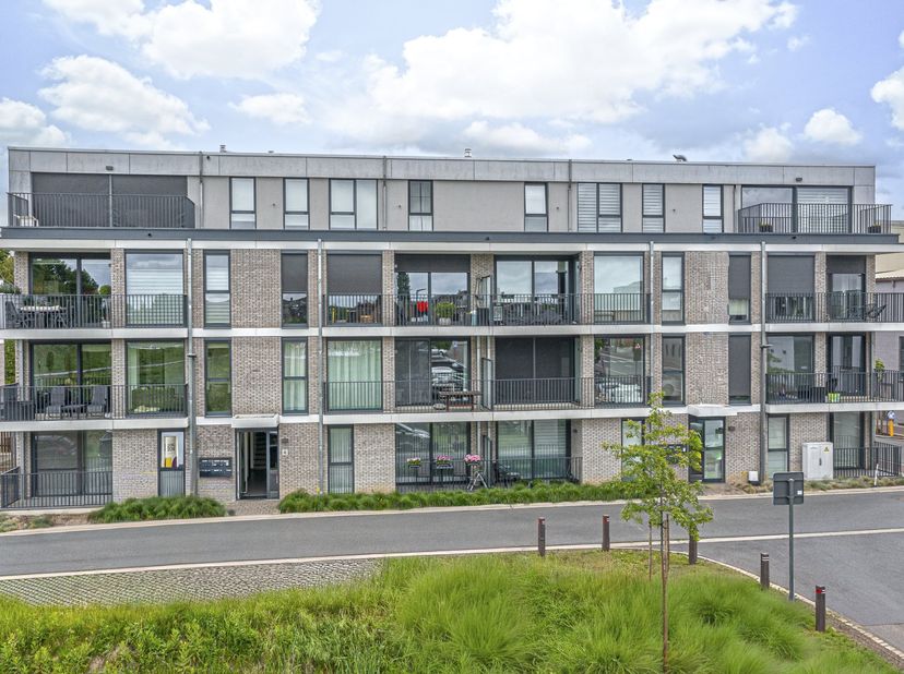 Vous recherchez un appartement récent, parfaitement entretenu et idéalement situé ? Ce magnifique appartement au rez-de-chaussée, situé à Dilbeek (Gra