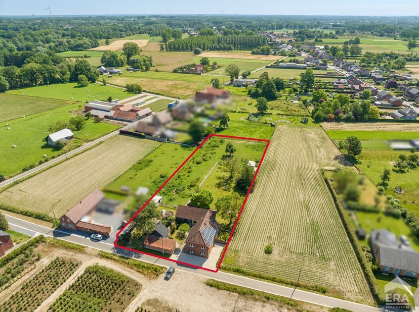 Deze ruime gezinswoning combineert een uitzonderlijk perceel van 42a 16ca met een rustige, groene ligging in het landelijke Alken. Voor meer info ga n
