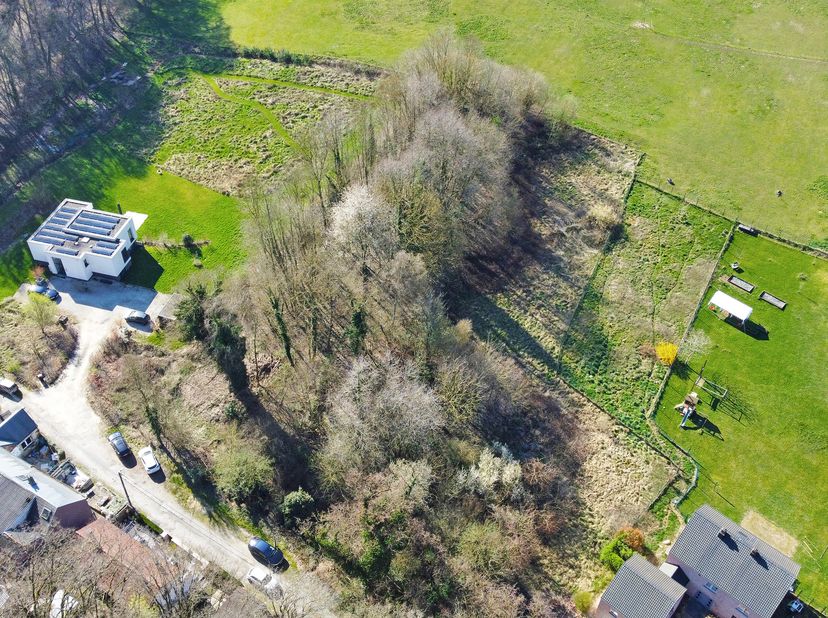 Niché dans l'un des quartiers résidentiels les plus recherchés de Limal, ce terrain exceptionnel de 1788m2 exposé sud ouest offre une opportunité rare