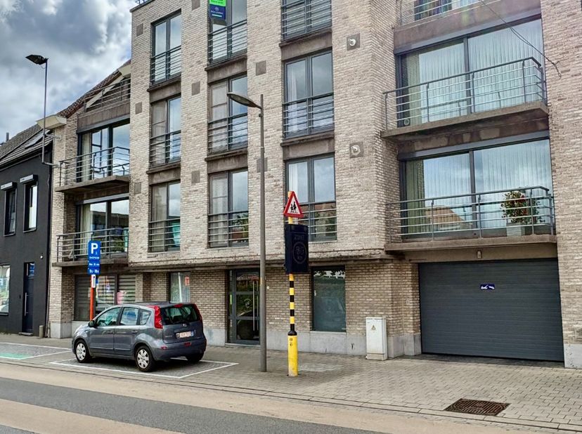 Ligging<br />
Ontdek dit lichtrijke appartement met 1 slaapkamer in hartje Avelgem vlak bij horeca, apotheek, slager en invalswegen.<br />
<br />
Inde