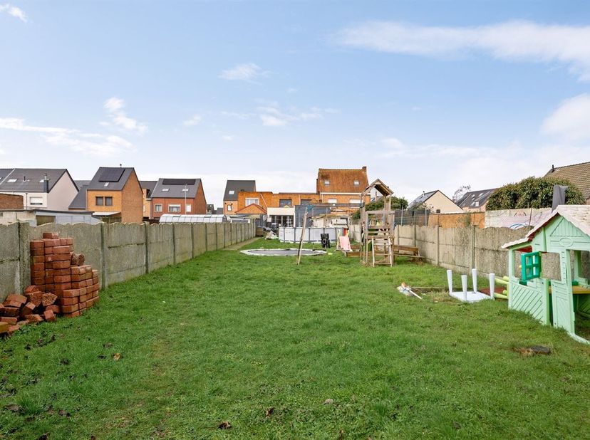 Instapklare woonst met vijf slaapkamers op een perceel van 6a46ca op een sublieme locatie te Herenthout.<br />
Deze woning heeft in 2015 een algemene
