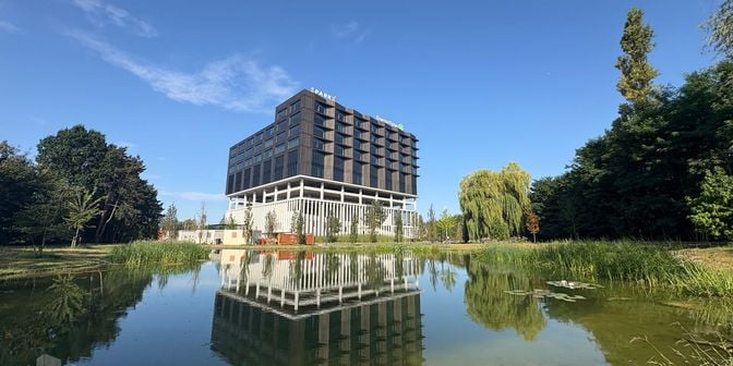 Bedrijfsvastgoed te huur in Kortrijksesteenweg 1071, 9051 Sint-Denijs-Westrem