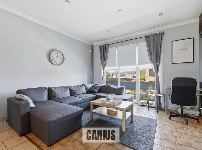 CHARMANTE BEL-ETAGE WONING MET 3 SLAAPKAMERS<br />
<br />
Deze bel-etage woning, gelegen aan de Steenweg 171 in Gingelom, biedt een uitstekende comb