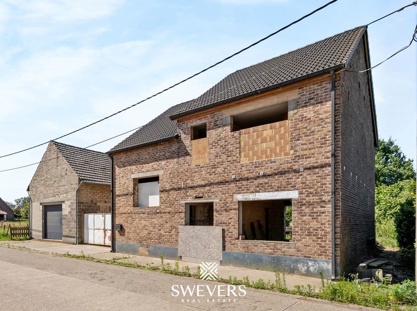 Voor meer info en foto’s, surf naar www.swevers.be – Deze open bebouwing in de Herbroekstraat 12 in Kortessem biedt een unieke kans voor wie op zoek i