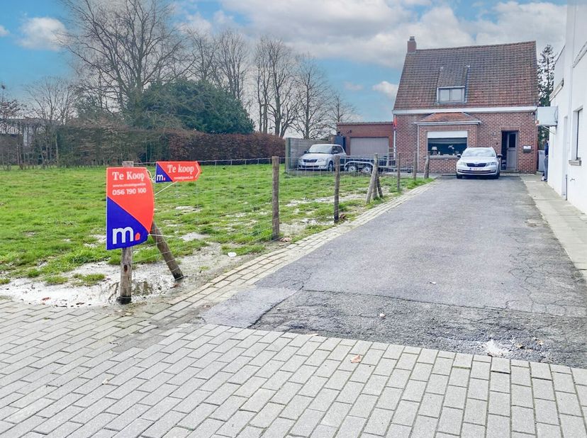 Ontdek charmante alleenstaande alleenstaande woning met garage en 2 staanplaatsen. Deze woning staat op een perceel van 808 m² , heeft een bewoonbare
