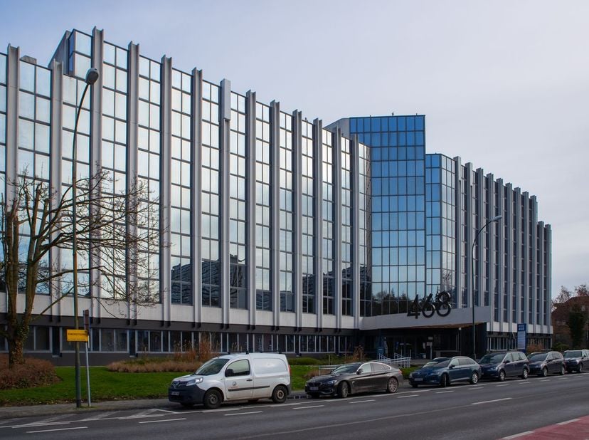 Magnifiquement situés, des bureaux de +/- 207 m² à louer à 750 m à peine de la sortie 2 de l'autoroute A12 Strombeek-Bever-Centrum avec une connexion