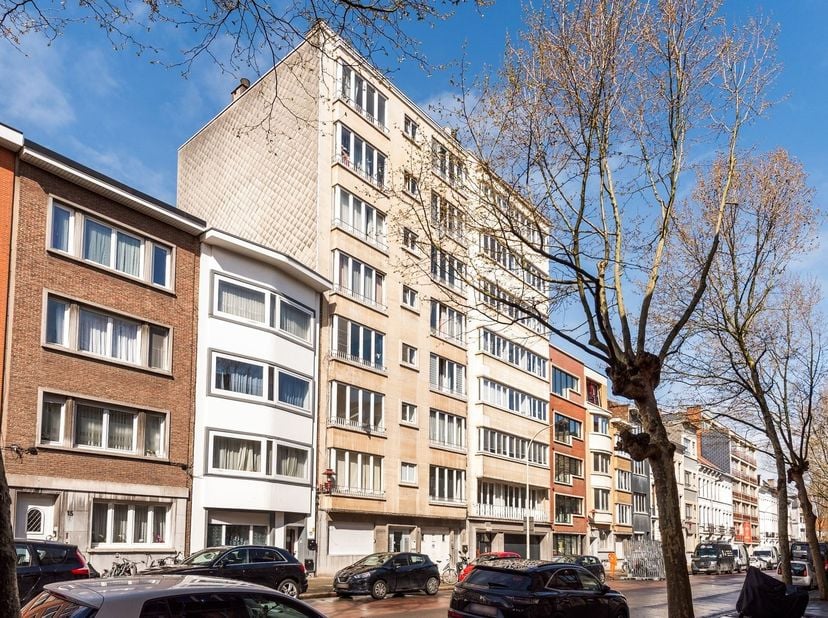 Instapklaar studio-appartement (44m²) op toplocatie te Antwerpen!<br />
 <br />
Ligging: Gelegen op toplocatie te Antwerpen, centraal, residentieel
