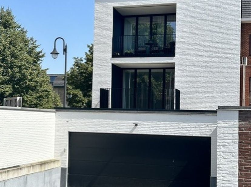 Dit mooi ingericht één-slaapkamer appartement is gelegen op de Markt 40 in Diepenbeek.&amp;nbsp; Dit is centraal gelegen tussen Hasselt - Genk - Bilzen.&amp;n