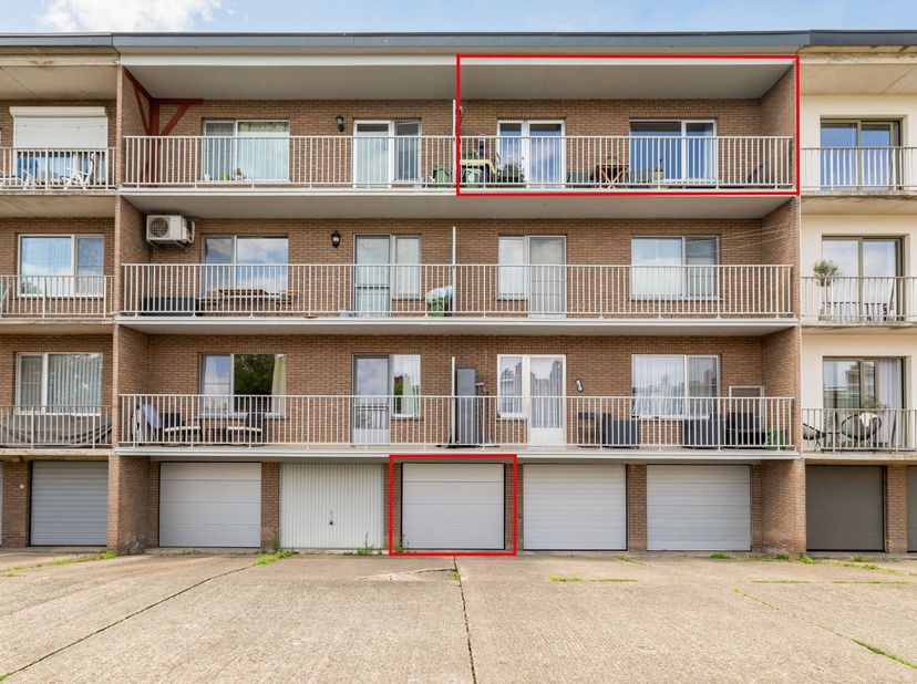Instapklaar appartement (100 m²) met 3 slaapkamers, terras en garage met aparte berging (verplicht bij aan te kopen voor 25.000) op een uitstekende lo