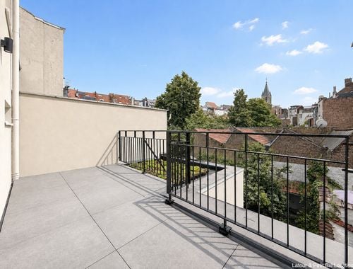                                         Studio à louer à Etterbeek, € 1.300
