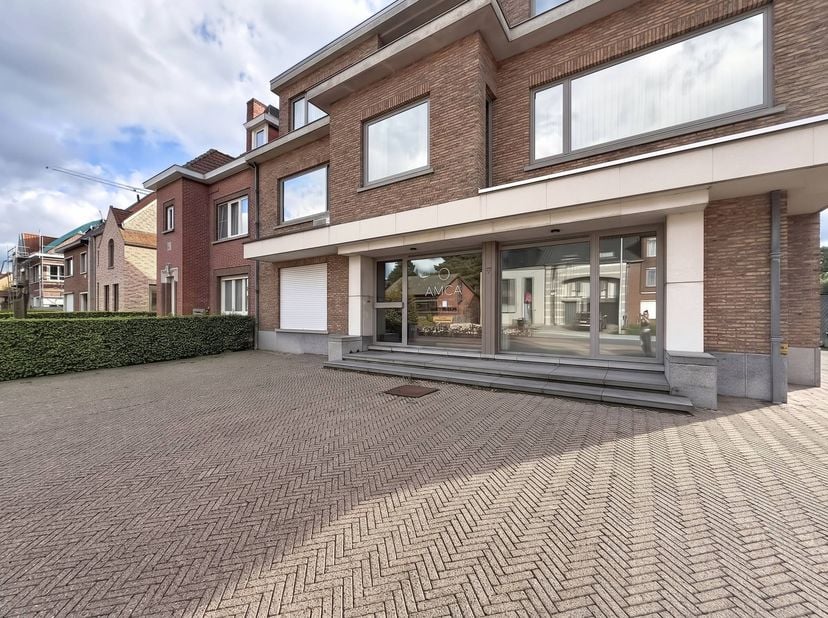 Bien professionnel à louer à Sint-Niklaasstraat 17a,
                    9170 Sint-Gillis-Waas