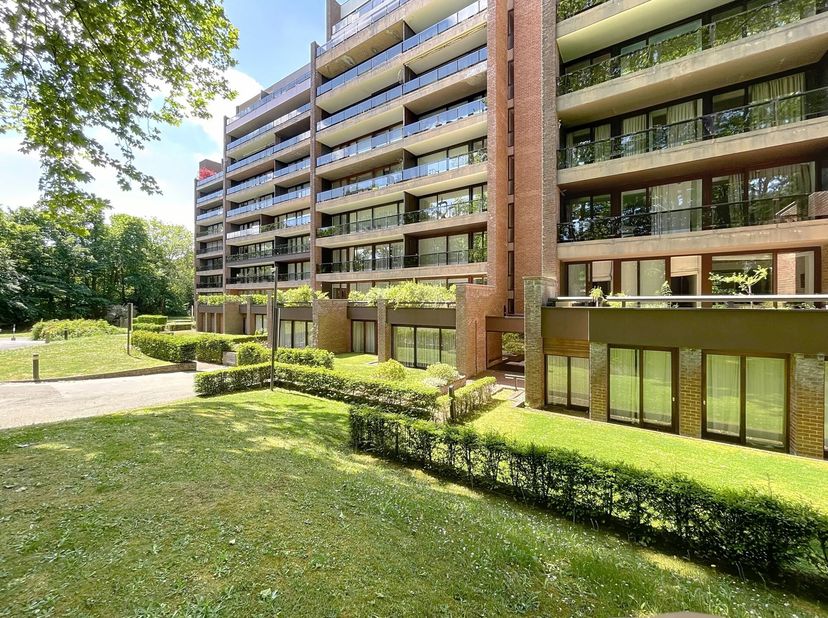 Barnes biedt u exclusief een lichte woning gelegen op de 8e verdieping (voorlaatste verdieping) in de gewilde wijk Observatoire.<br />
Deze woning hee