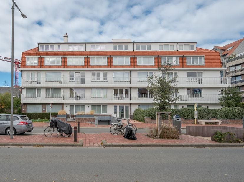 Deze zonnige en ruime studio is gelegen op een boogscheut van het centrum.<br />
<br />
De studio beschikt over een ruime living met groot zonnig terr