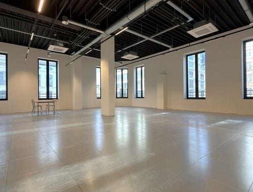                                         Bureaux à louer à Antwerpen, € 2.133
