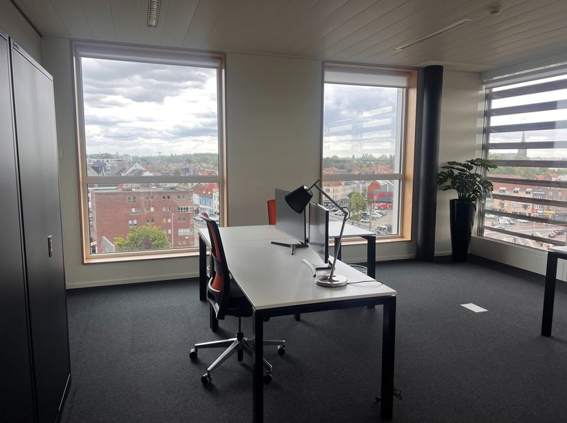 Dit businesscentrum bevindt zich op de 6e verdieping van de Quantum Building te Gent Dampoort, met een indrukwekkend zicht op het centrum van Gent. He