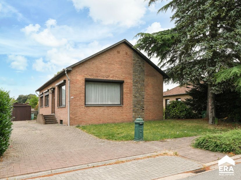 Huis te koop in Omlooplaan 122,
                    3600 Genk