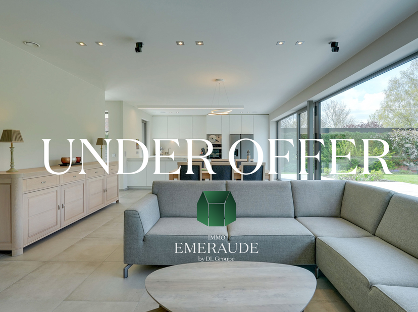 Met zicht op groen vindt u deze stijlvolle woning waar woonkwaliteit en hedendaags comfort mooi samenkomen. Gebouwd in 2019 en ingeplant op een ruim p