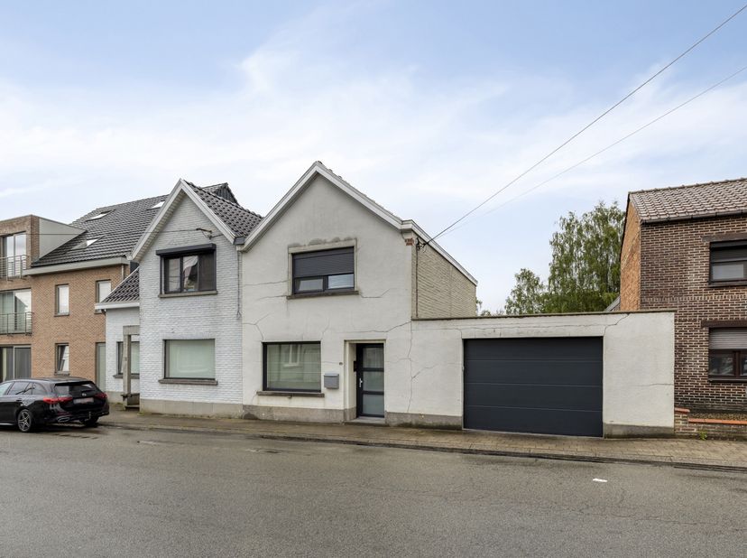Deze instapklare gezinswoning combineert ruimte, comfort en een rustige ligging op een uitstekende locatie. Met een bewoonbare oppervlakte van 149 m²,