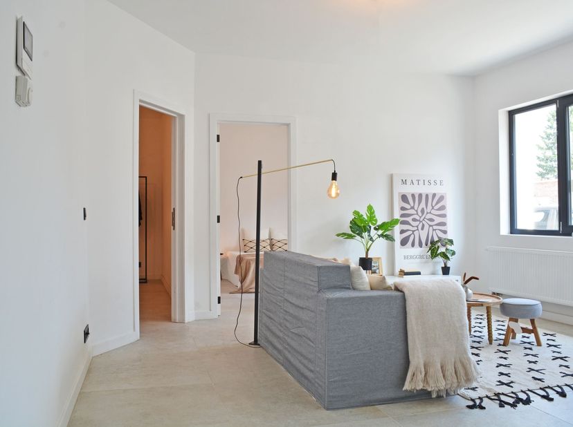 Gerenoveerd appartement (63m²) voorzien van twee slaapkamers op toplocatie te Edegem!<br />
<br />
Indeling: Berging, leefruimte, open keuken, maste