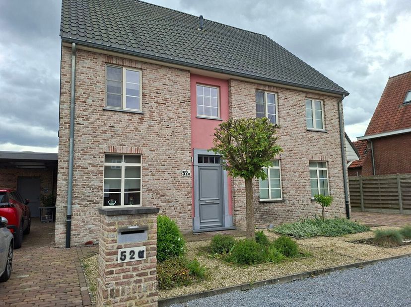 Aan de rand van Lommel gelegen, is deze recente H.O.B. woning gebouwd in landelijke stijl en in de nabijheid van vele voorzieningen. Zowel sport, scho