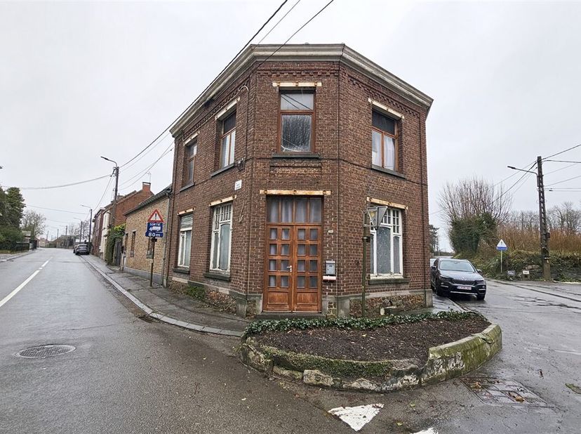 SOUS OPTION - PLUS DE VISITE - Prix: Offre à partir de 40.000 euros, frais d'agence non inclus et à charge de l'acquéreur.<br />
Maison à restaurer co