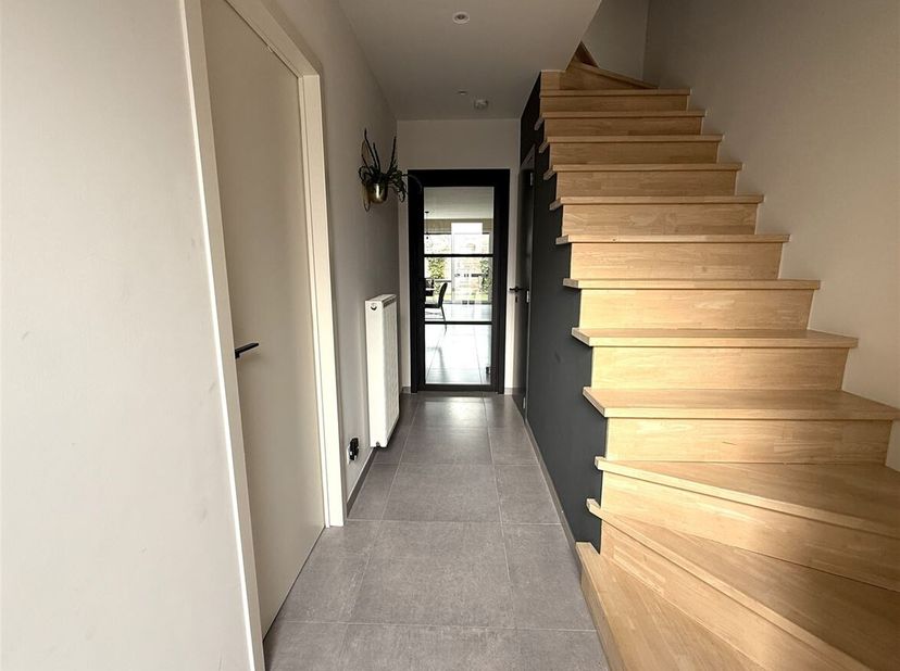 WIJ CONTACTEREN U ENKEL VOOR EEN BEZOEK INDIEN DE ONDERSTAANDE LINK VOLLEDIG EN CORRECT IS INGEVULD:  https://www.heylenvastgoed.be/huren/huis-te-huur