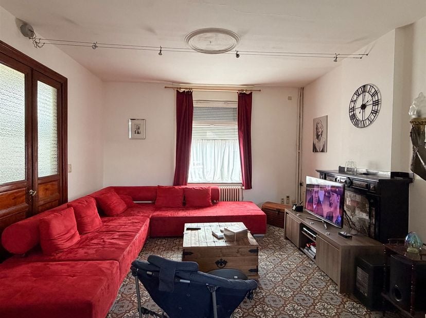 Schitterend herenhuis in een rustige straat in Harchies.<br />
<br />
De woning omvat op de begane grond: een inkomhal (+/- 13,9m²), een grote woonk